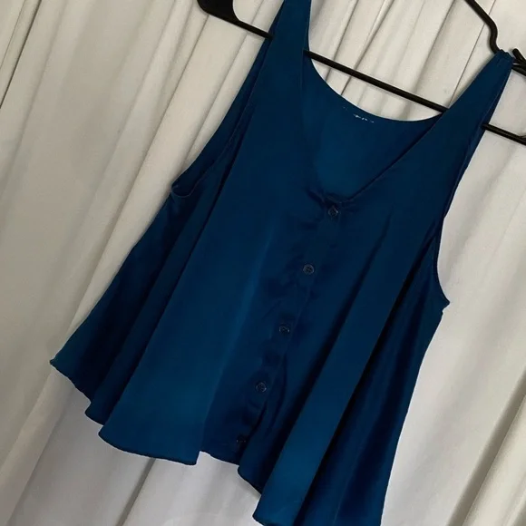 🙀Beautiful RoyalBlue Camisole/Teddie/Cropped-5 Front Buttons-Full Flowing Silky - Picture 3 of 16